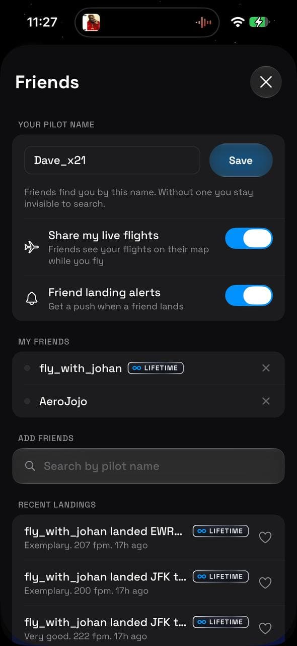 The Loxim friends screen with live flight sharing, landing alerts and a feed of friends' recent landings